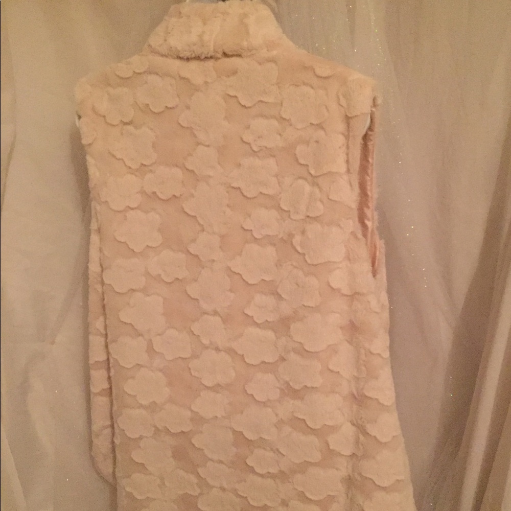 New Hi/ Low warm vest - Picture 3 of 5